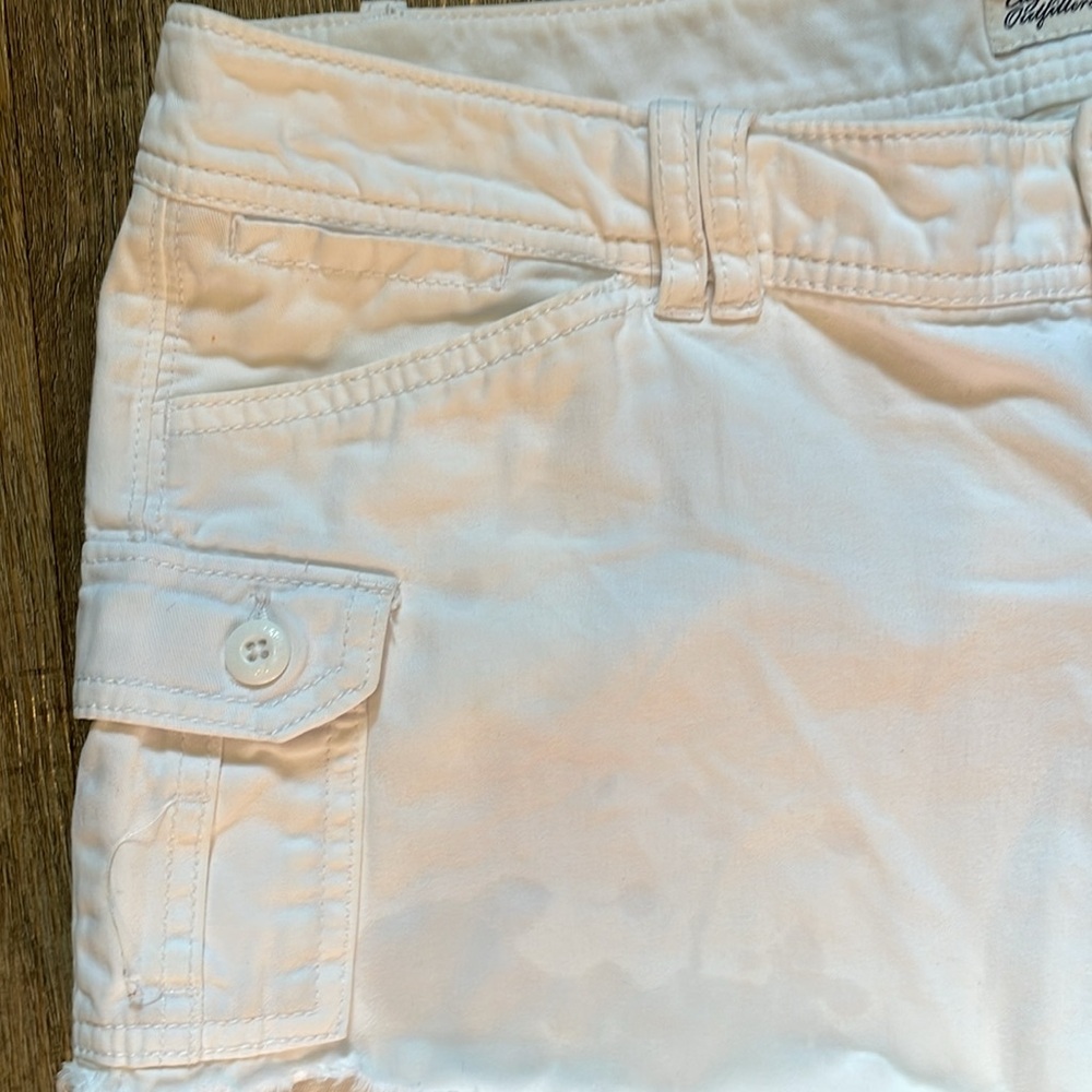 American Eagle White Cut Off Shorts - Picture 3 of 8